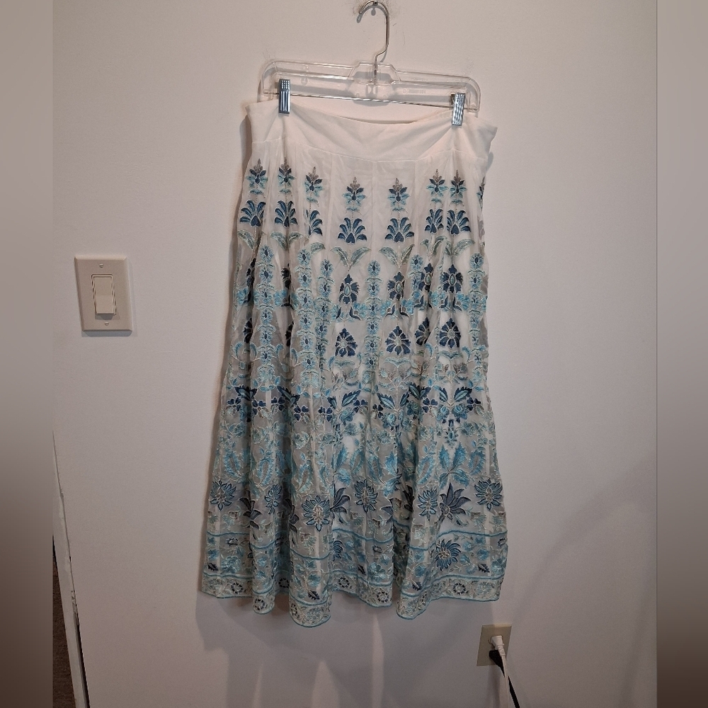 Soft Surrounding Size PL Alexandria Aqua Scoll Embroidered Skirt. Tiny Flaw